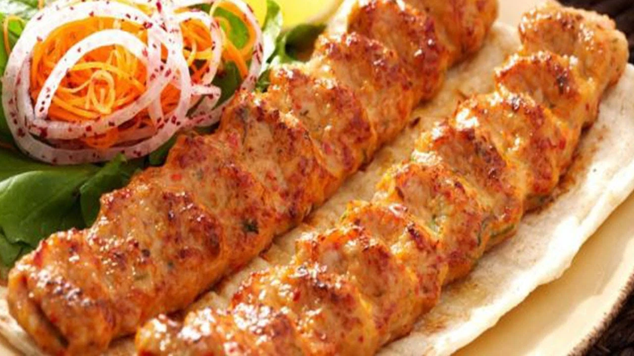 ارخص من اللحمة بنص كيلو بس هاتعملي وليمة كفتة الفراخ وصفة سريعة بطعم بيتي لا يقاوم